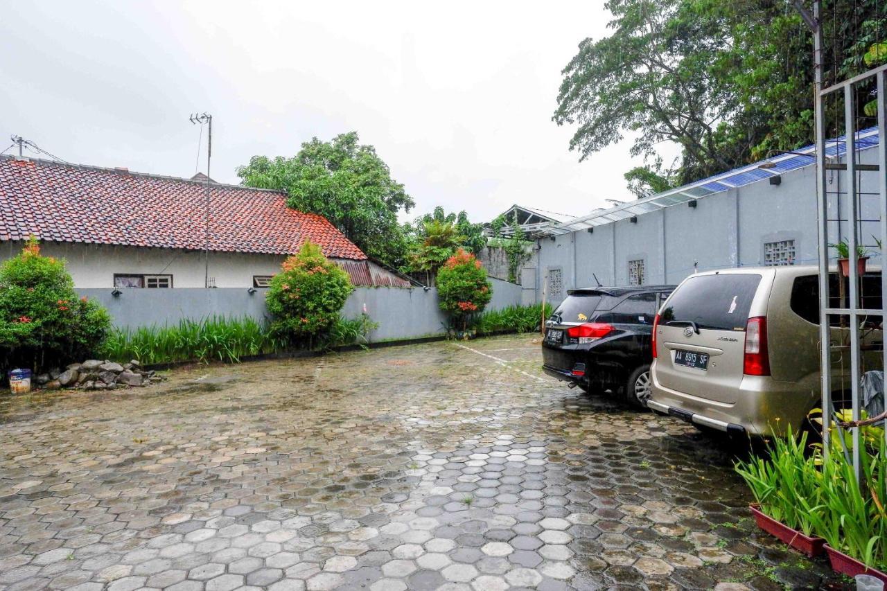 Oyo 3746 Double Tree Guesthouse Purwokerto Exteriör bild